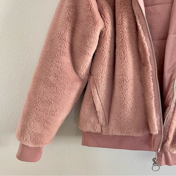 ATHLETA Cozy Soft Pink Faux Fur Front Zipper Jacket - Picture 4 of 10